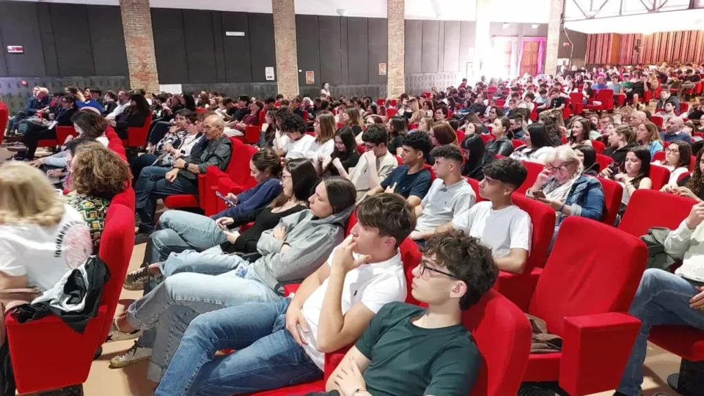 L’impegno dei giovani: volti e storie da #LaScuolaDelVolontariato